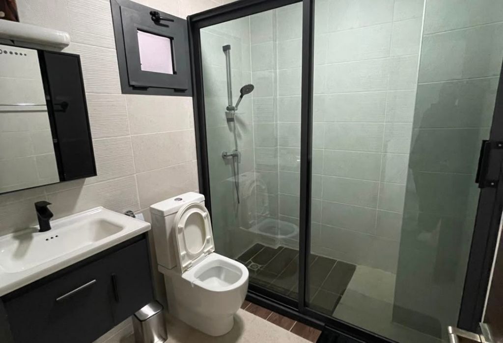 Appartamento Comfort, patio | Bagno | Doccia, set di cortesia gratuito, asciugacapelli, pantofole