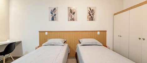 1 habitación, tabla de planchar con plancha, wifi gratis y ropa de cama