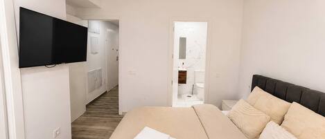 Apartment, 3 Bedrooms, Accessible, Balcony | Room amenity