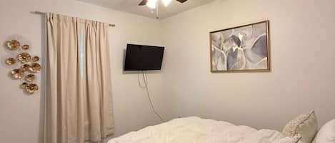 3 室のベッドルーム、アイロン / アイロン台、WiFi、ベッドシーツ