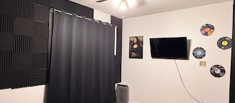 Cozy Katy Getaway • 5 Min to Shops & Dining