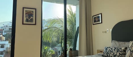 2 bedrooms, in-room safe, desk, iron/ironing board