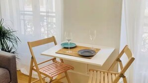 Dining - Cozy studio in the heart of Paris - Eiffel Tower (Paris)