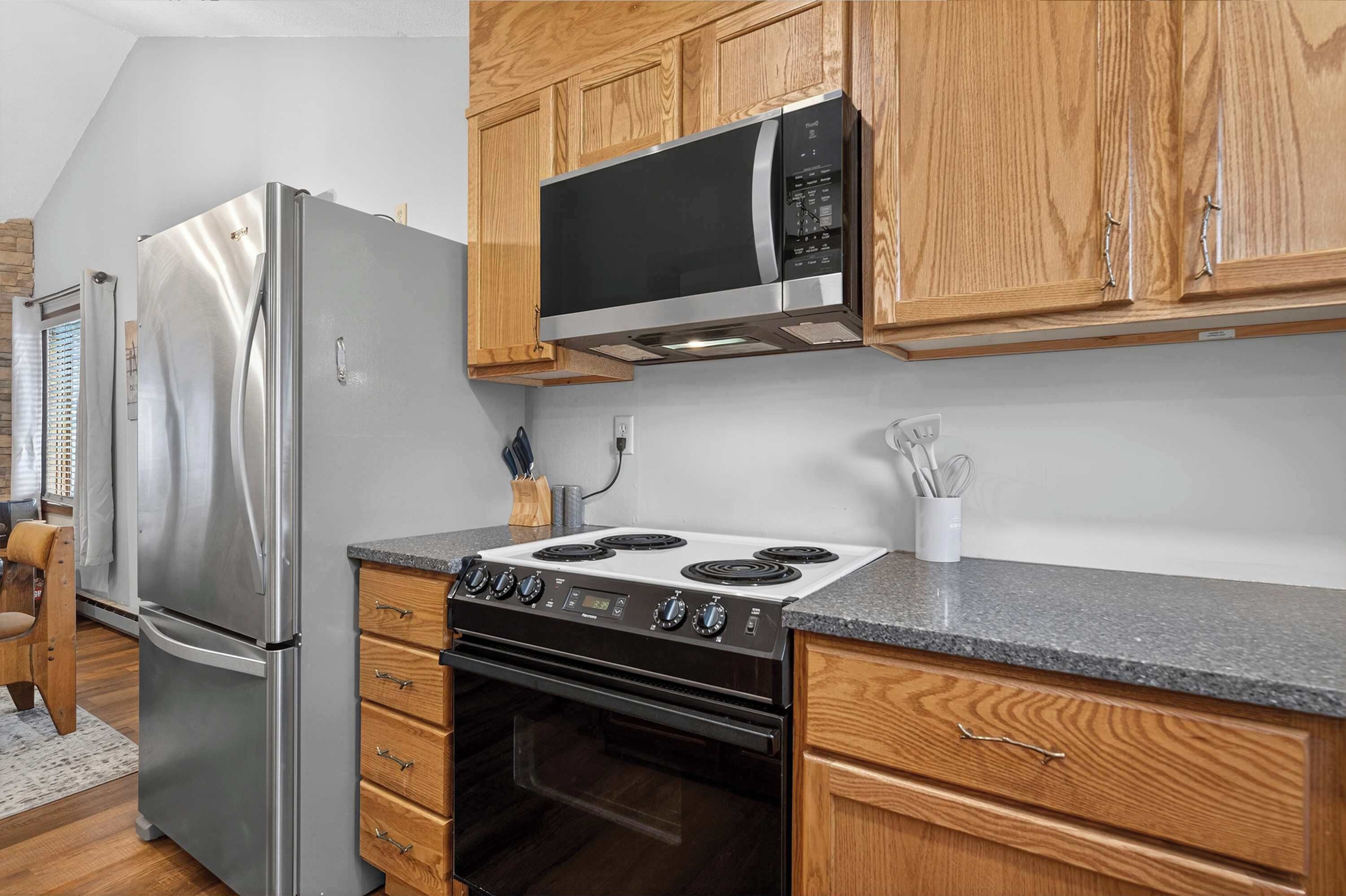 Coffee/tea maker, fridge, microwave, oven
