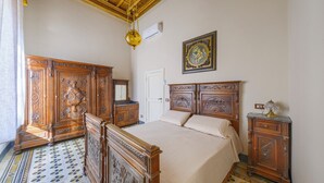 A bedroom with a wooden bed, a wardrobe, a dresser, and a mirror. - The Grammar Teacher's House - Historic Residence (Prato)