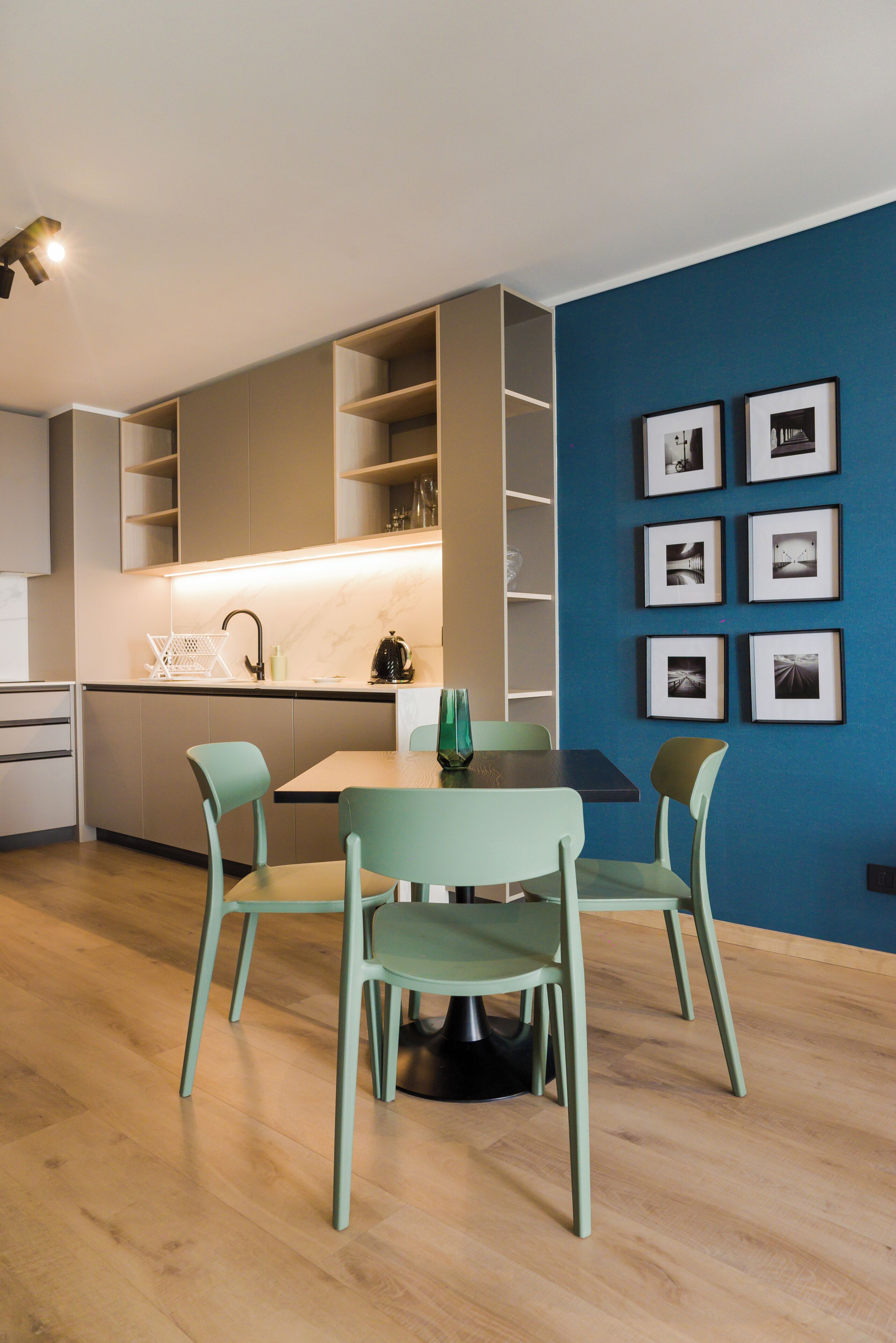 Appartement, balcon, vue cour intérieure | Restauration