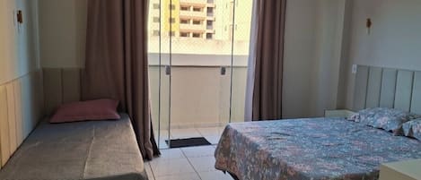 1 cama de casal+1 cama de solteiro