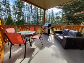 Outdoor dining - The Hummingbird Suite | Ski, Golf & Nature Escape (Kimberley)