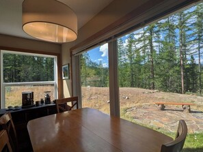 Dining - The Hummingbird Suite | Ski, Golf & Nature Escape (Kimberley)