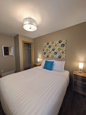 Room - The Hummingbird Suite | Ski, Golf & Nature Escape (Kimberley)