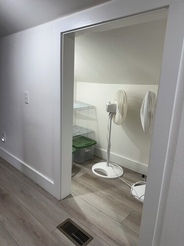 The Loft C 3 Bedroom with KING BED & SECURE BIKE STORAGE near all things Bville!