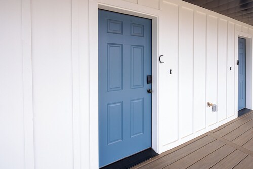 The Loft C 3 Bedroom with KING BED & SECURE BIKE STORAGE near all things Bville!