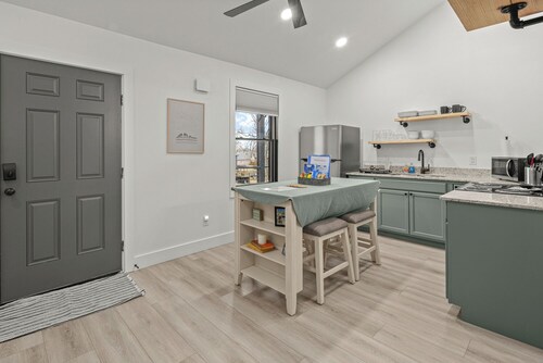 The Loft C 3 Bedroom with KING BED & SECURE BIKE STORAGE near all things Bville!