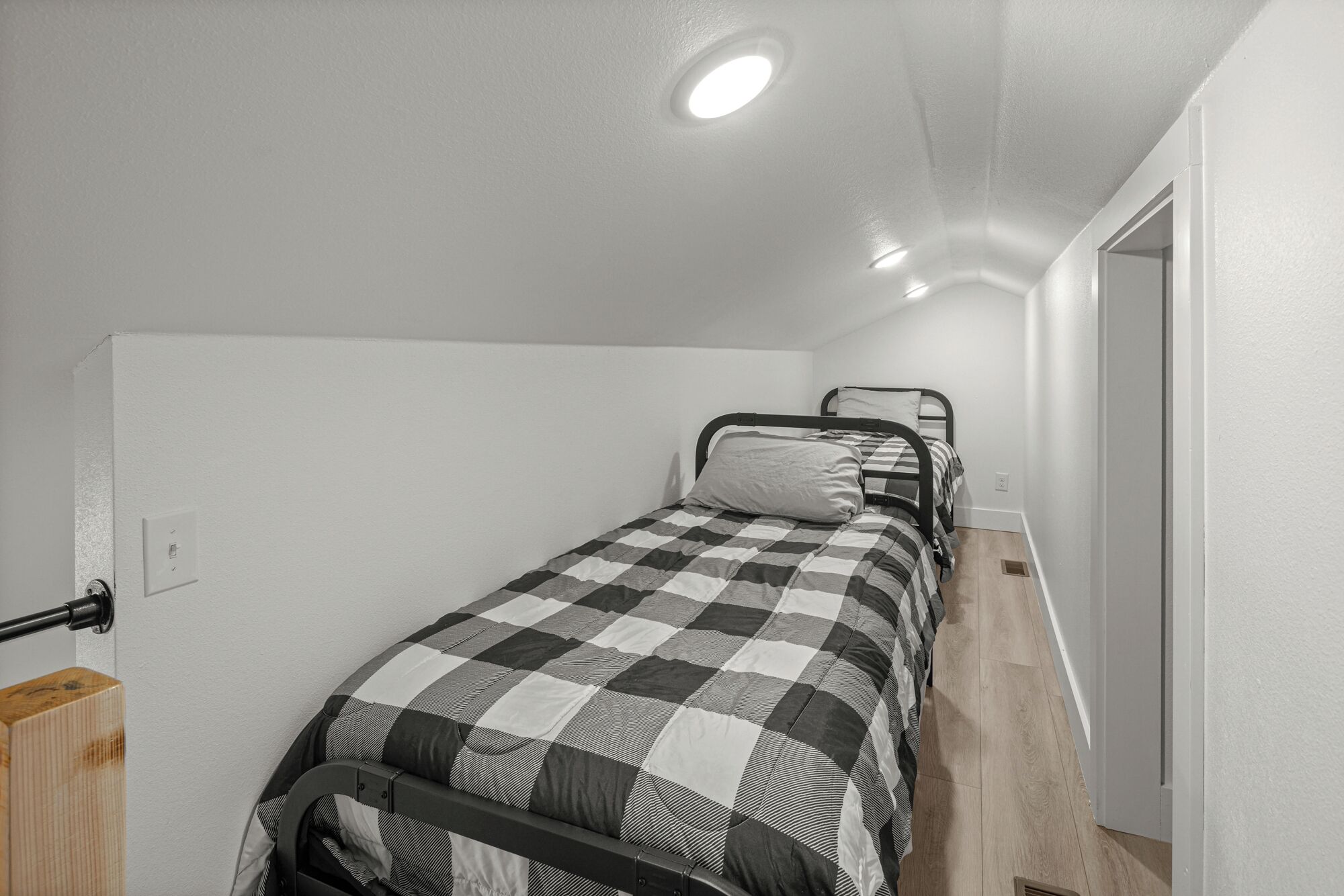 3 bedrooms, travel cot, free WiFi, bed sheets