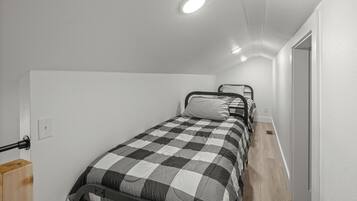 3 bedrooms, travel cot, free WiFi, bed sheets