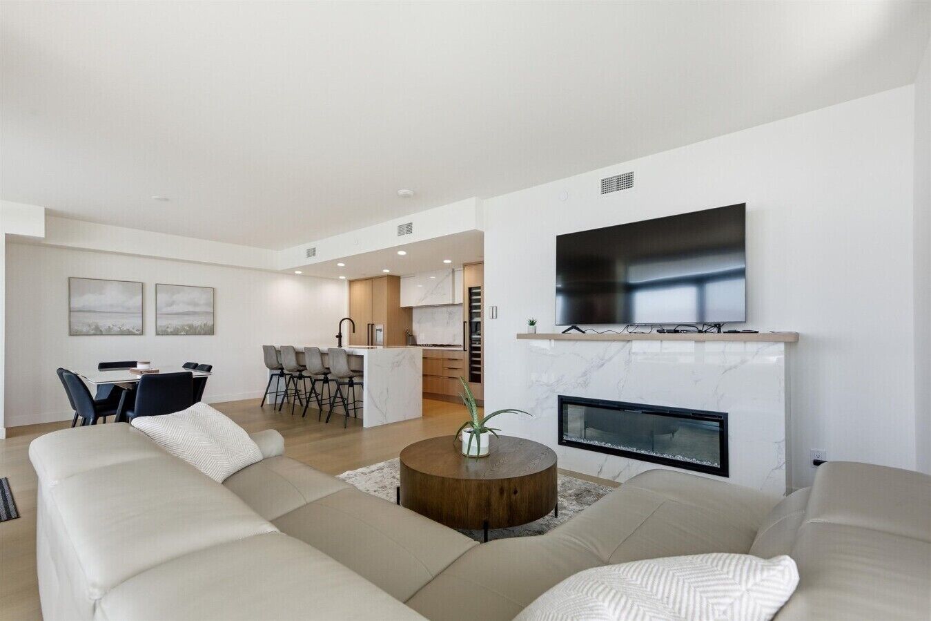 Beachfront Pool-level Condo On Okanagan Lake - Kelowna