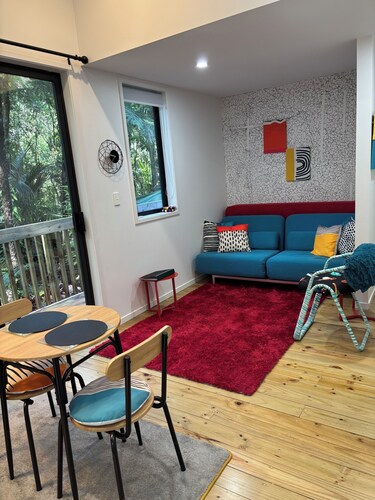 Heritage reserve hideaway.Bush all around. One Bed-ground floor of our home