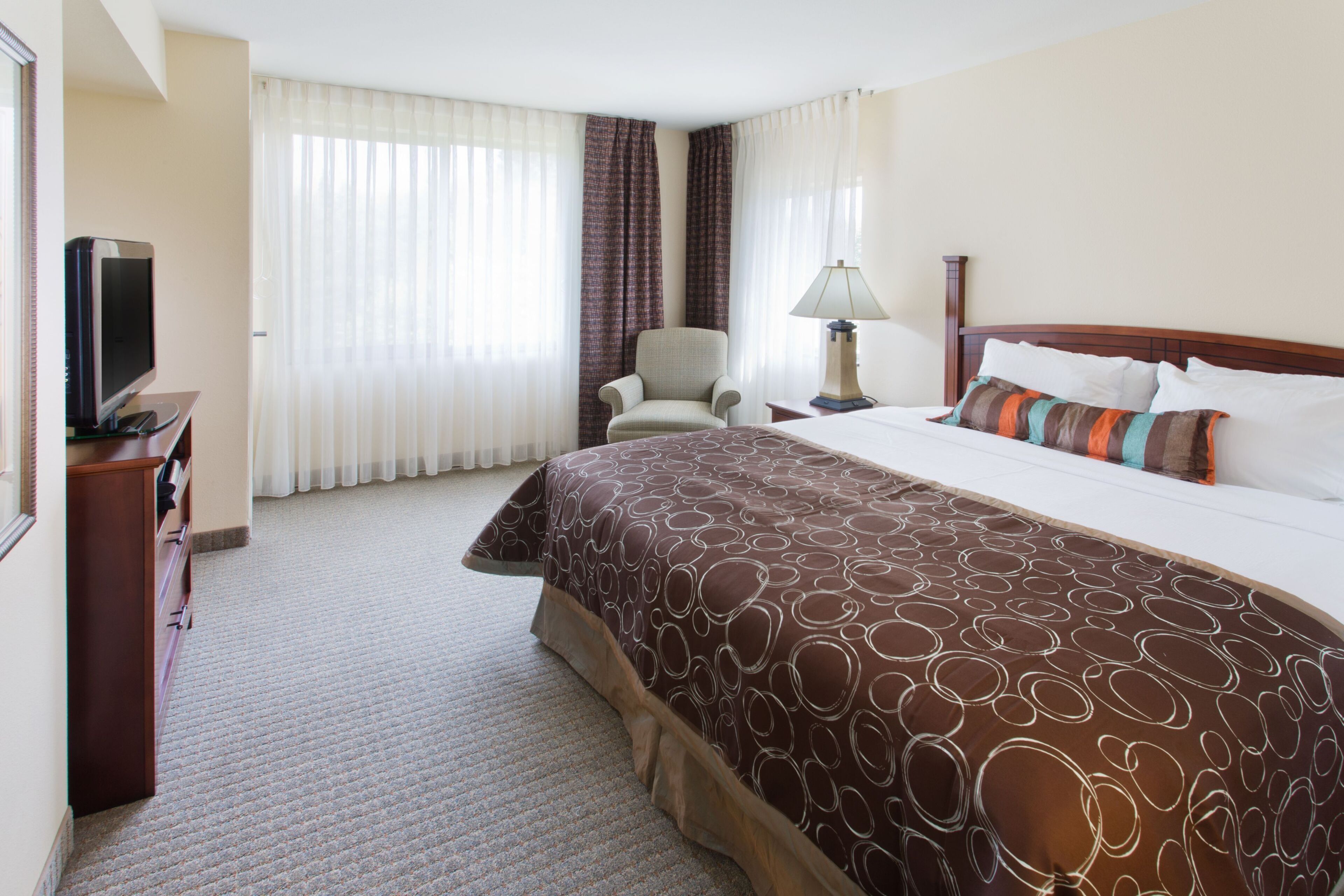 In-room safe, iron/ironing board, WiFi, bed sheets