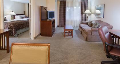 2-Queen Suite w/ Full Kitchen | Free Breakfast |
