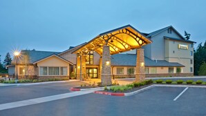 A hotel with a covered entrance, a fire lane, and a sign indicating 'Staybridge.'