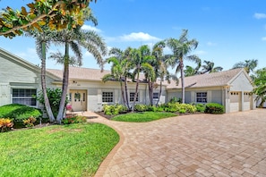 Exterior - WTFR Home with pool, golf cart, large yard (Indian Rocks Beach)