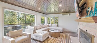 Fully remodeled large 4BR year-round Bay Lake home with stunning lake views
