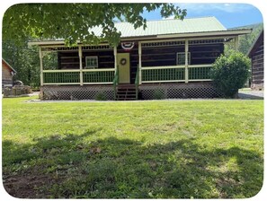 Exterior - Gorgeous 3-bedroom cabin with ac/heat in Seneca Rocks hot tub, Wi-Fi pet allowed (Seneca Rocks)