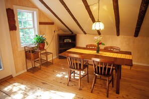 Dining - Quietside Tree House - Peaceful 1-bedroom studio with AC in Acadia Mount Desert (Mount Desert)
