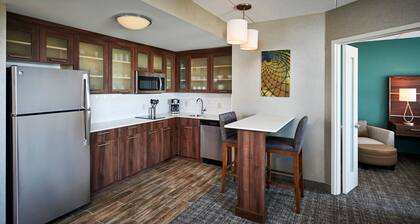Suite with Full Kitchen & Free Breakfast