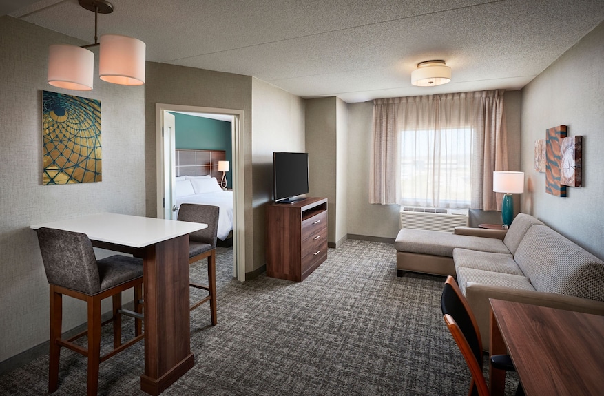 Suite W/ Soaking Tub, Kitchen & Free Breakfast - Niagara Falls