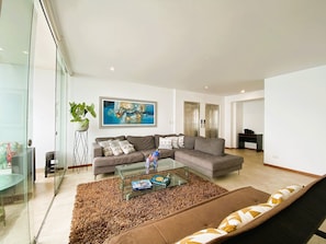 Living area - Miraflores duplex with ocean view garage (Lima)