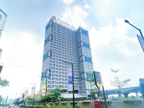 Exterior - Modern Look Studio At Grand Dhika City Apartment (Bekasi)