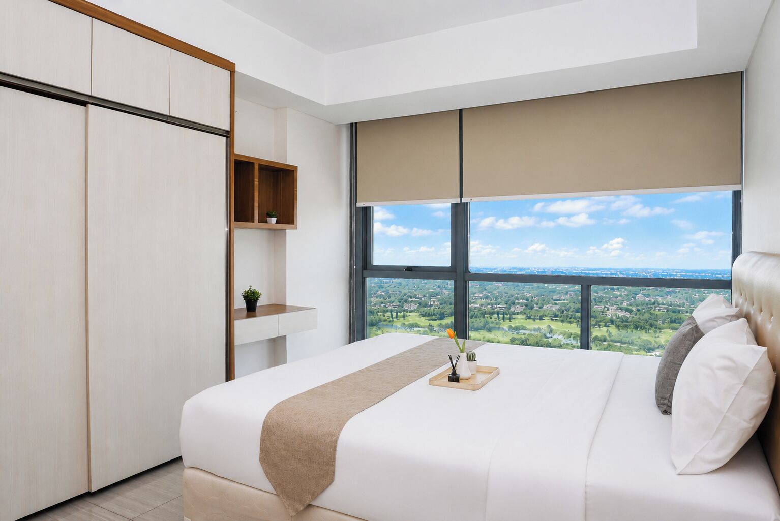 Un dormitorio moderno con una cama grande, un armario, un estante pequeño y vistas a un paisaje verde a través de un ventanal amplio.