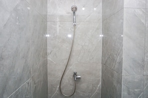 Studio Standar | Kamar mandi