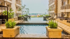 A rooftop pool area with a view of the cityscape, surrounded by high-rise buildings. - Comfort Studio At Apartment Annora Living (Tangerang)