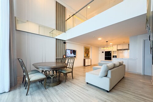 Elegant Spacious Studio Loft At Apartment Vieloft Soho Dan Sky Residence