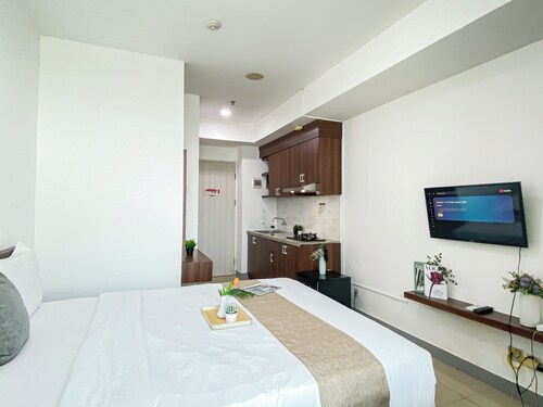 Comfortable And Minimalist Studio Room At Apartment Grand Kamala Lagoon
