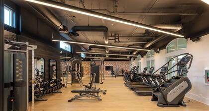 Refined 1B1B with Pool, Spa and 4K Smart TVs