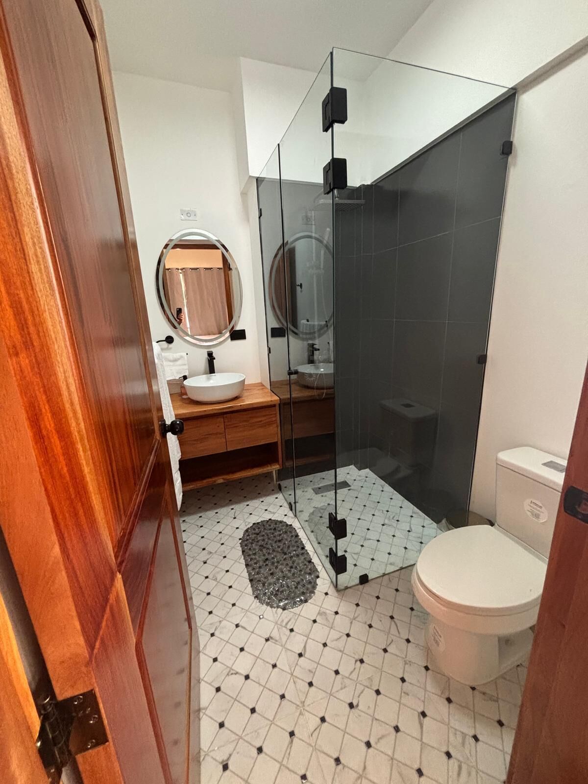 Habitación Confort con 1 cama matrimonial o 2 individuales | Baño | Secadora de cabello, toallas, jabón, shampoo 