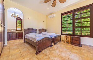 7 chambres, fer et planche à repasser, Wi-Fi, draps fournis