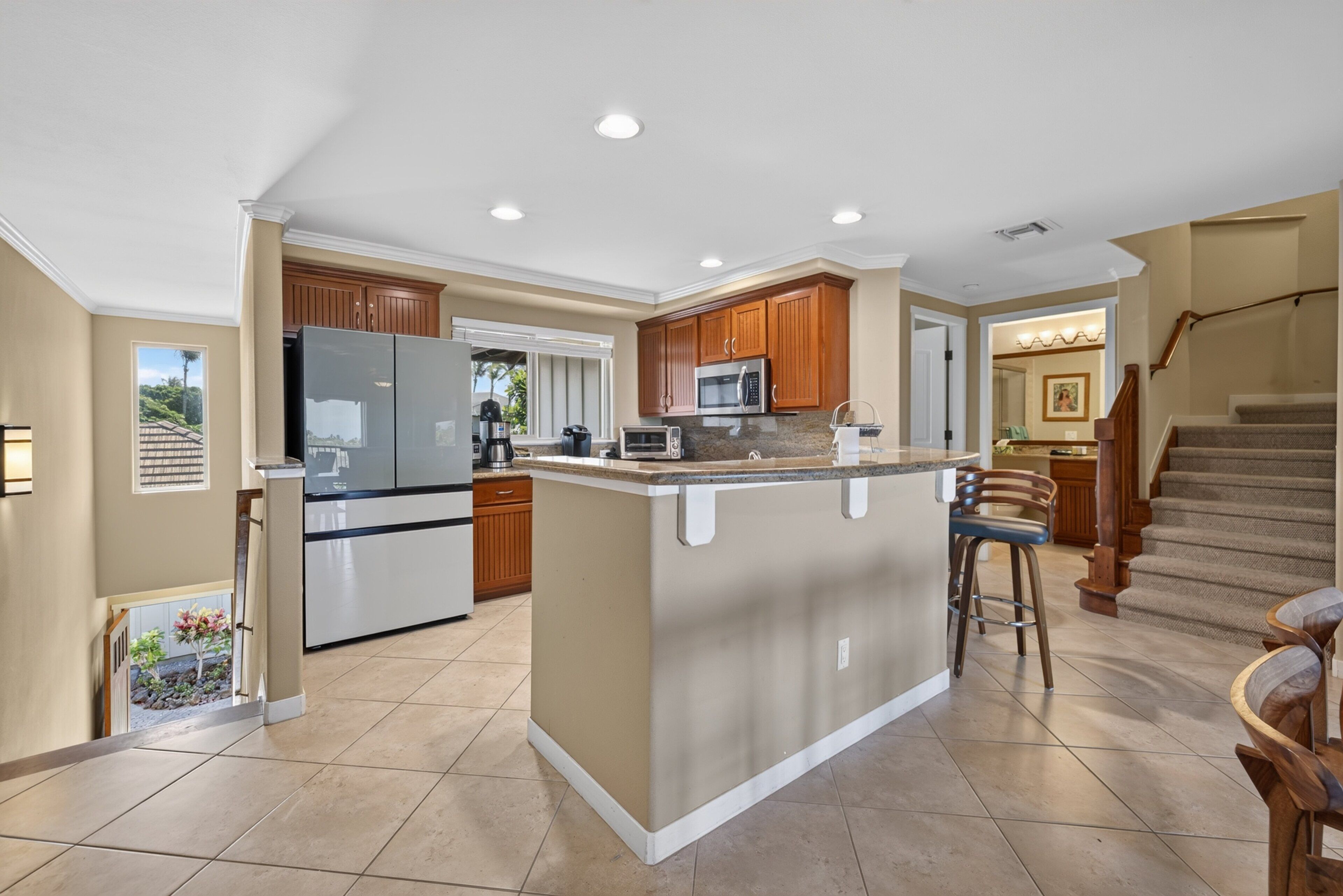 Coffee/tea maker, fridge, microwave, oven