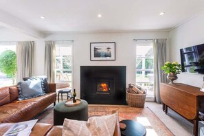Living area - Fantail Cottage - Greytown (Greytown)