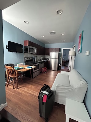 Interior - Spacious 2-bedroom apartment near Temple University (Philadelphia)