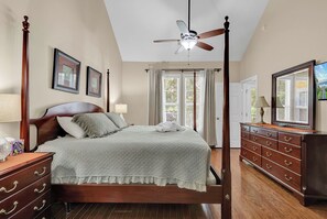 4 bedrooms, desk, iron/ironing board, free WiFi - Coastal Fairway Retreat, Sleeps 8, Pool! TPC Myrtle Beach across the street (Murrells Inlet)