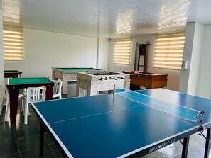 A room with a blue ping pong table, a pool table, and a foosball table. - Apartment in Tatuapé, Bragança mountain range, x Itapura (São Paulo)