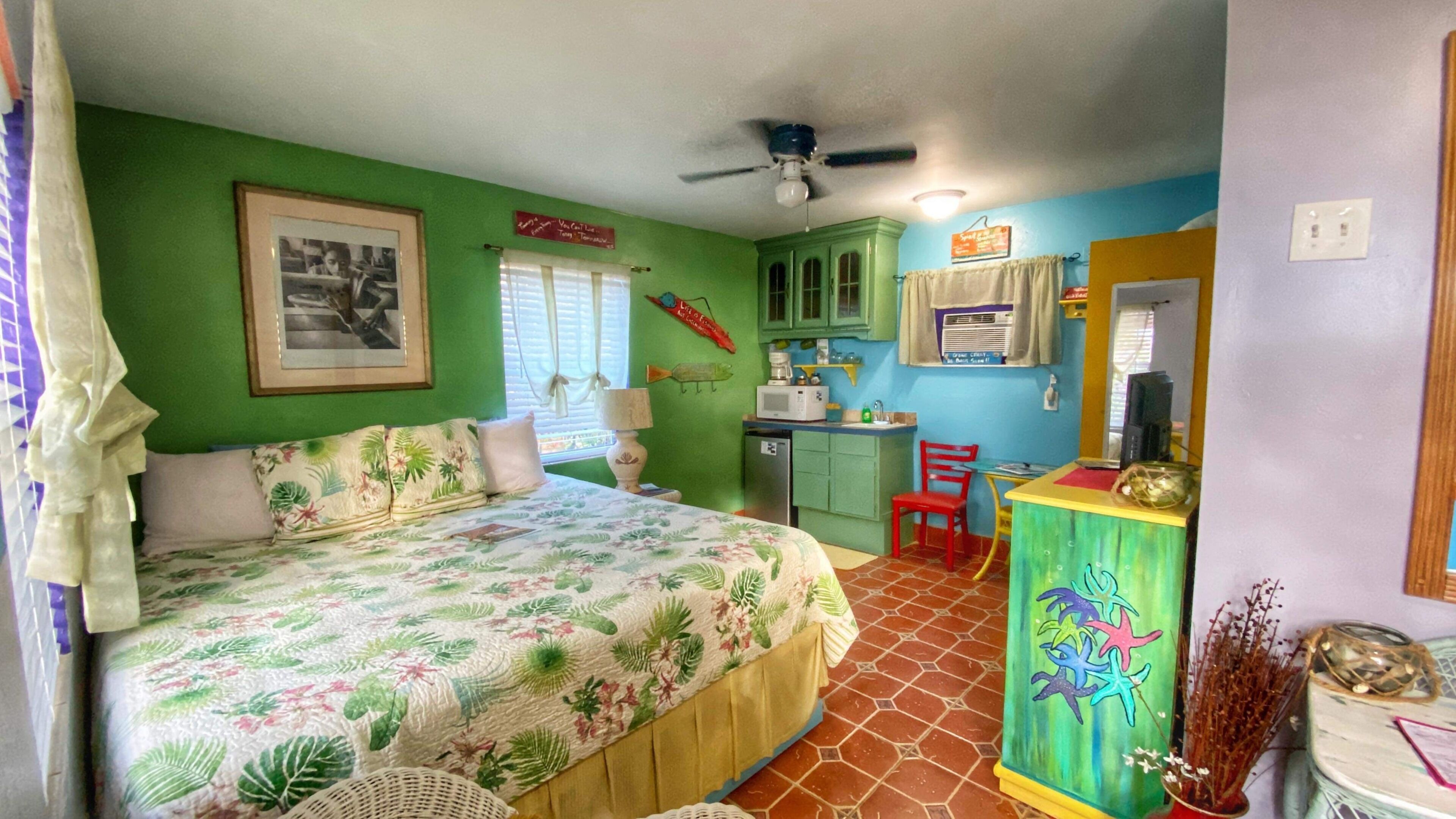 Deluxe Single Room, Partial Sea View | Iron/ironing board (on request), WiFi (free)