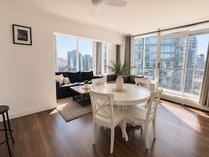 Interior - Downtown Vancouver 4-Bed Suite | Rogers Arena & BC Place (Vancouver)