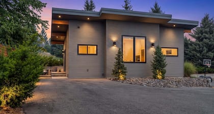 Ski Hill Getaway | Modern 1BR, 1.2 Miles to Downtown