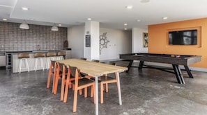Games room - Modern Downtown Cincinnati Retreat (Cincinnati)