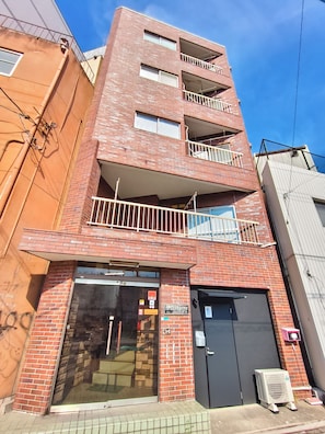Unclassified image, 3 of 8, button - 2/3 minutes by subway to Namba/Shinsaibashi Station; 1 minute walk to Imamiya Station and a supermarket; 24-square-meter 1DK apartment; Minshuku Chiyin 501 (Osaka-shi)